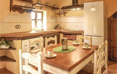 virtuve, Stunning Home In Villanueva Del Duque in Alcaracejos