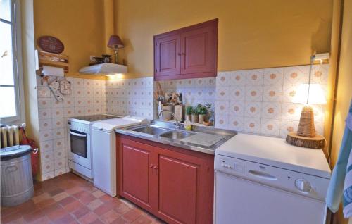 Lovely Home In Puymeras With Kitchen