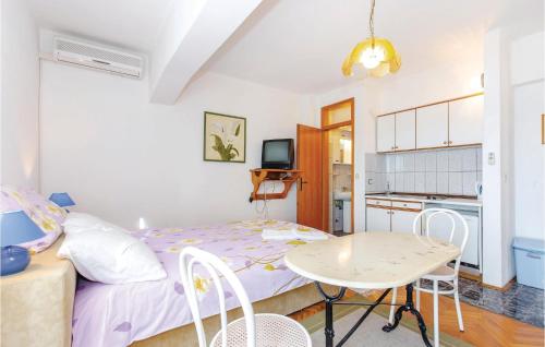  Awesome apartment in Novi Vinodolski with WiFi in Novi Vinodolski