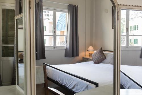 1 queen bed, 2 twin beds