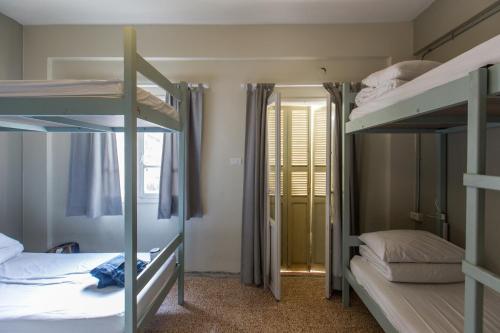 1 bunk bed
