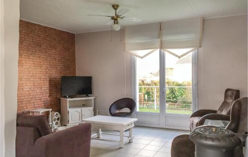 Nice home in L'Aiguillon sur Mer w/ 2 Bedrooms - image 2