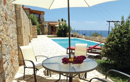  Nice home in Xyropigado with 4 Bedrooms, WiFi and Outdoor swimming pool in Kiveri
