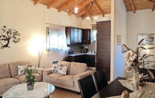 Nice home in Xyropigado with 4 Bedrooms, WiFi and Outdoor swimming pool in Kiverion