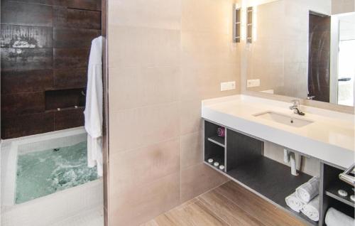 One-Bedroom Holiday Home in Sayalonga - image 8