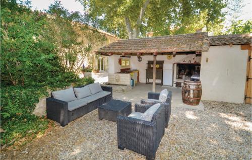 Viesnīcas āriene, Awesome Home In Jonquieres in Jonquieres (Provence-Alpes-Cote d'Azur)