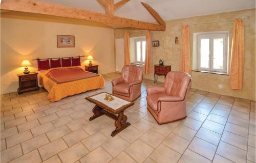 Awesome Home In Jonquieres in Jonquieres (Provence-Alpes-Cote d'Azur)