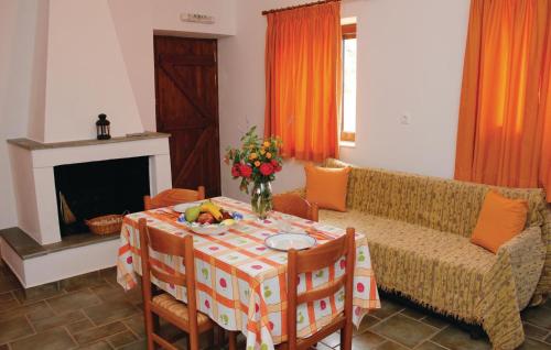  Two-Bedroom Holiday Home in Andreas Paralio in Arkadiko Chorio