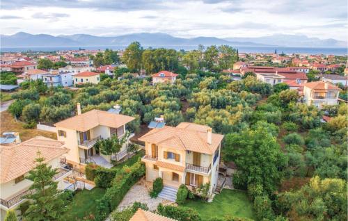  Stunning home in Diakopto with 4 Bedrooms and WiFi in 25003 Diakopto
