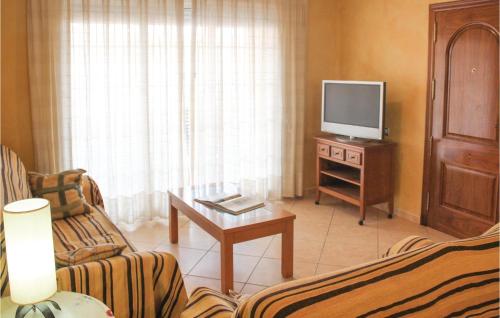 Nice Apartment In Los Alczares With Kitchen