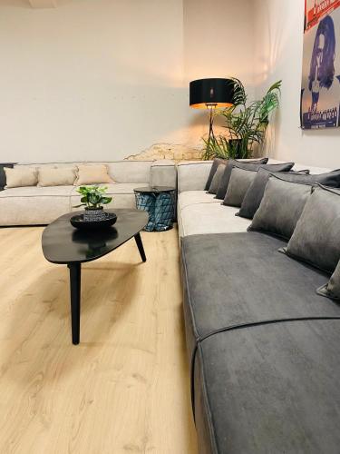 共用Lounge/電視區, Ofek's place - Midtown TLV in 特拉維夫市中心