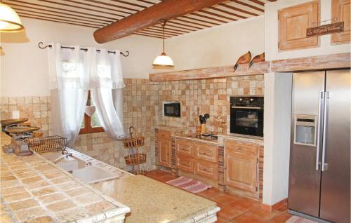 Lovely Home In Chteaurenard With Kitchen