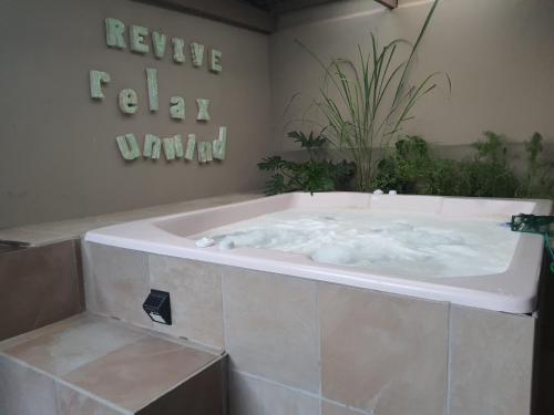 熱水浴缸, Revive Guesthouse in 達爾靈