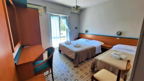 Triple Room image 2