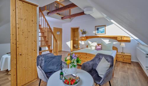 Hotel Restaurant Zum Goldenen Anker mit Hallenbad & Wellnessbereich 8.5km von Ortenburg entfernt