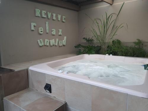 熱水浴缸, Revive Guesthouse in 達爾靈