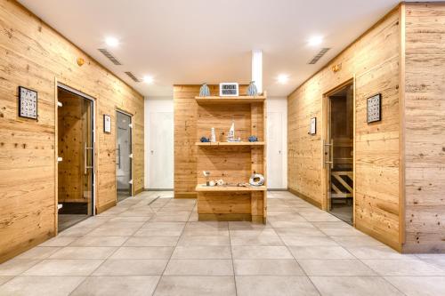 3 bedrooms, 7 beds