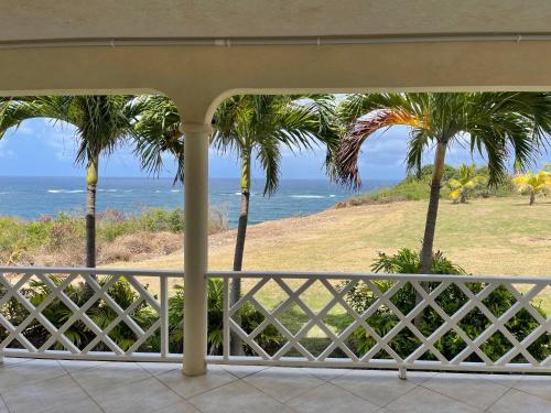 Altan/terrasse, ‘MAYARO’ Private Room with Ocean View in Coles Pasture