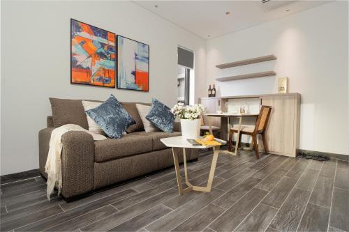 350132201 The Dream Suite