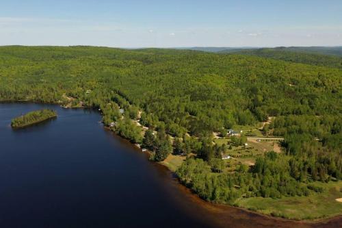 Chalet le Huard directement au bord du lac