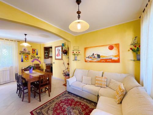 Appartamento vacanze a 300m dal mare, patio esterno e parcheggio privato gîte à louer Brolo