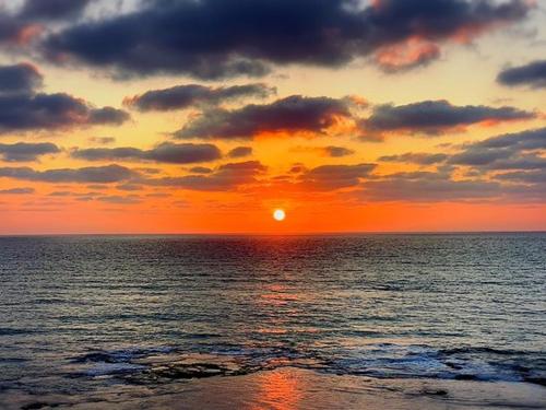 Isramax 3BR apartment near the sea. in Bat Yam