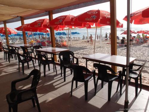 Isramax 3BR apartment near the sea. in Bat Yam