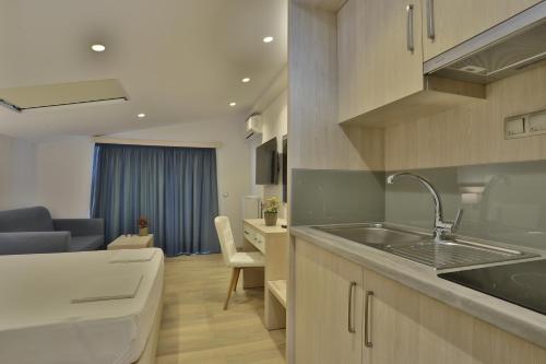 Alarzo Rooms - image 11