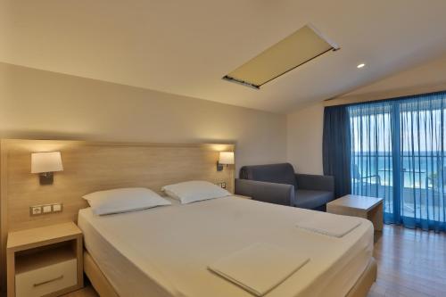  Alarzo Rooms in Paralia