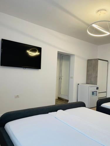 2 bedrooms, 3 beds