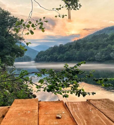 Popović na Drini (Popovic na Drini) in Perućac