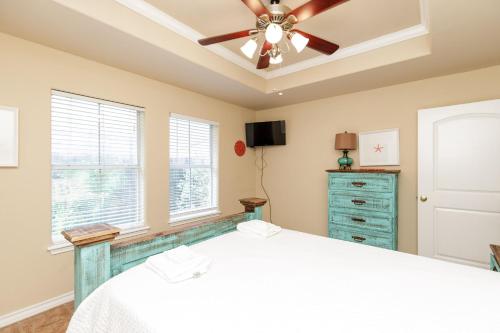 Beach Haven Retreat 304 by Padre Escapes - image 11