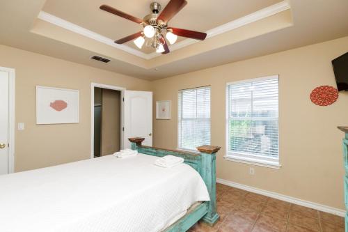 Beach Haven Retreat 304 by Padre Escapes - image 2