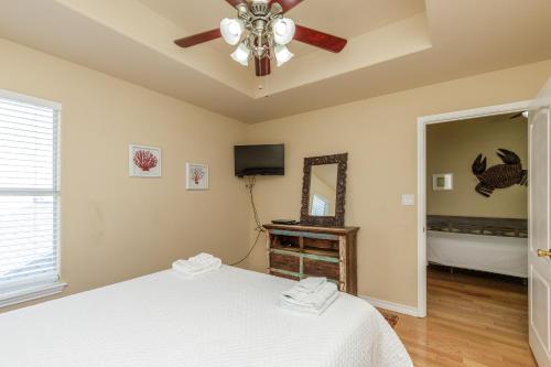 Beach Haven Retreat 304 by Padre Escapes - image 6