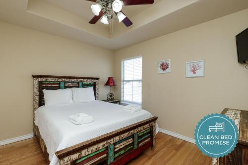 Beach Haven Retreat 304 by Padre Escapes - image 13
