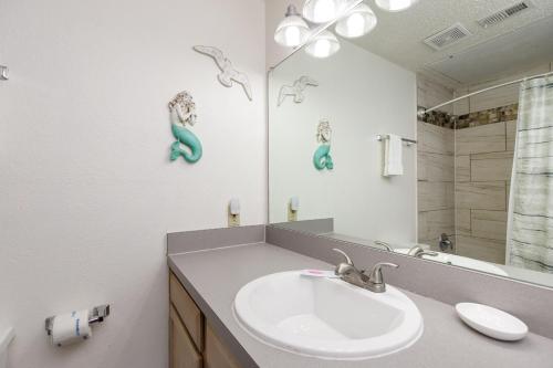 Beachside Bliss 224 by Padre Escapes - image 10