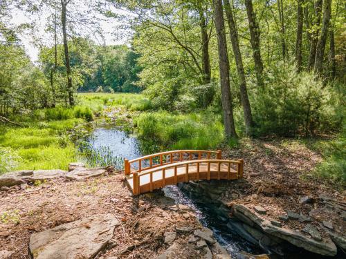 Lake Garden Cottage 22 Acres Boats Hot Tub