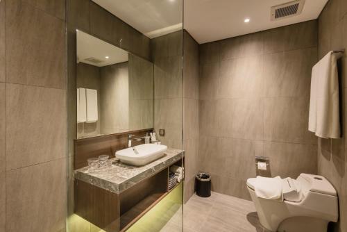 Ashley Tanah Abang Room Type - Deluxe Triple Room