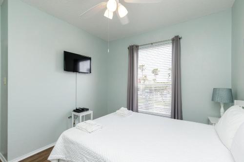 Coastal Comfort 245 by Padre Escapes - main image