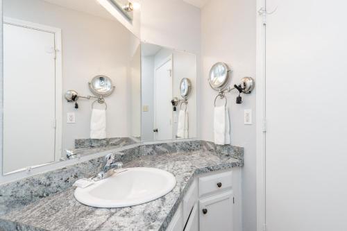 Coastal Comfort 245 by Padre Escapes - image 10