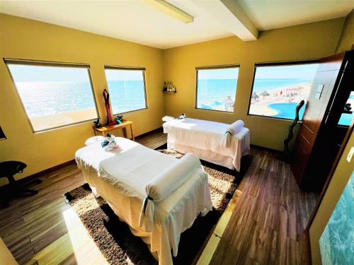 Masszázs, Rocky Point - Ocean Front - King - Suites - Sleeps12 - Gated - POOLS WI-FI in Laguna Shores