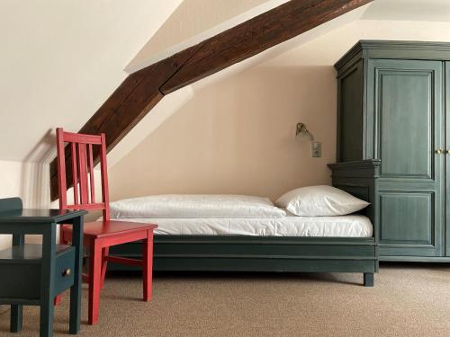 U Cervene zidle - Red Chair Hotel - image 2