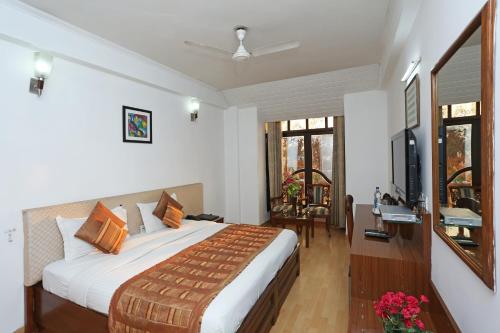 Deluxe Room image 9