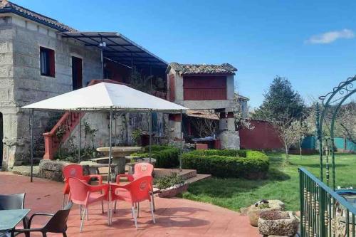  ALOJAMIENTO ENTERO CON PISCINA Y JARDIN. in Ourense