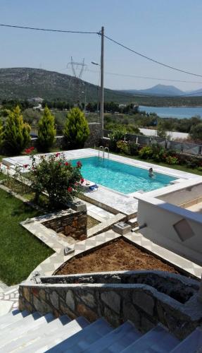 Dimitris Vaso’s Villa with Sea and Mountain View! - Accommodation - Aliveri