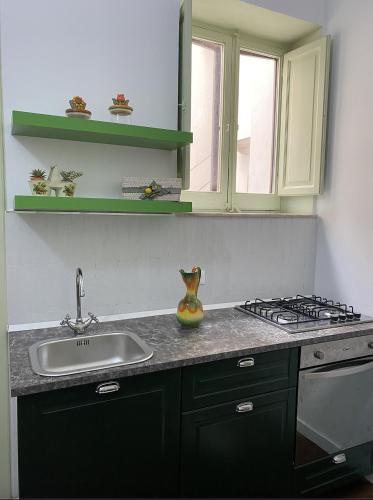 廚房, Il gallo di Eracle - Charming suites & rooms in 泰爾米尼－伊梅雷塞