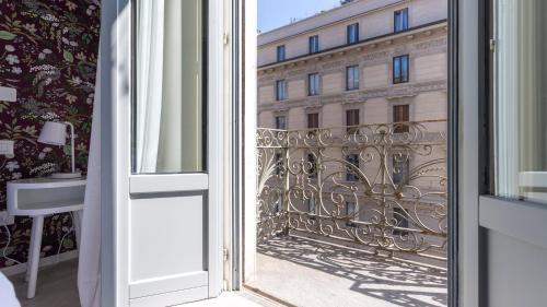 Italianway - The B Village Business near ปราสาทซฟอฟเซสโก