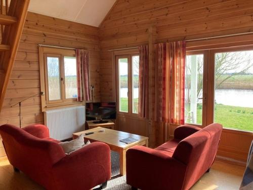 Chalet aan het water - vakantiepark de Schreiershoek in Dokkum