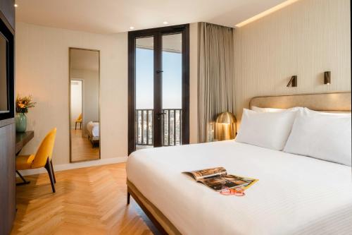 room detail thumbnail 1