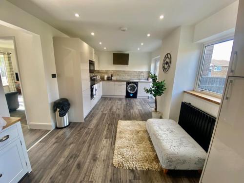 Modern 3 Bed Home With Secure Garden And Near To Local Amenities gîte à louer Dronfield